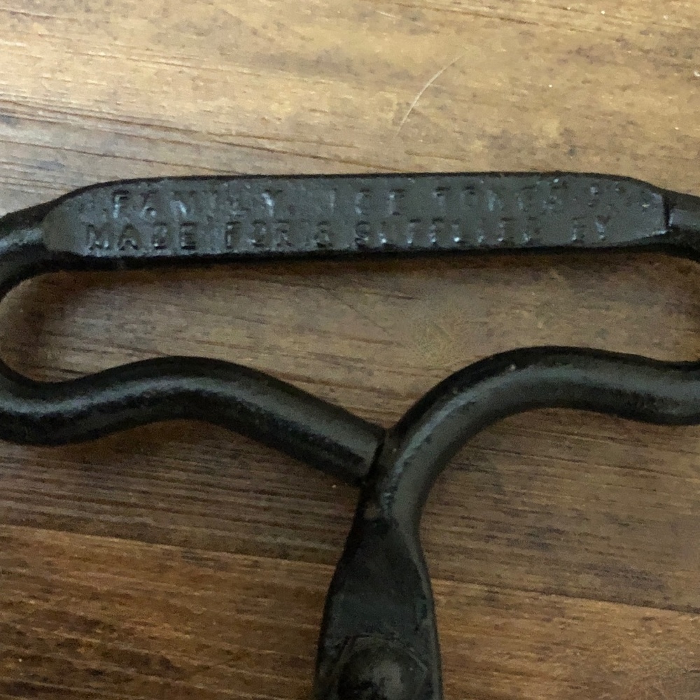 Antique Cast Iron Ice Tongs – Peoples Ice Co. – Large Block Ice Tongs, NY - Picture 4 of 16